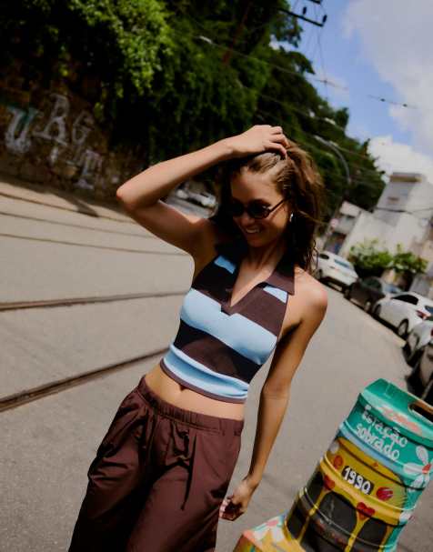 Bershka - Top con colletto e nodo sul retro blu denim - view 1