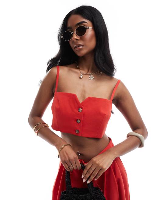 Bershka - Top d'ensemble ajusté avec bretelles fines et encoche à l'avant - Rouge