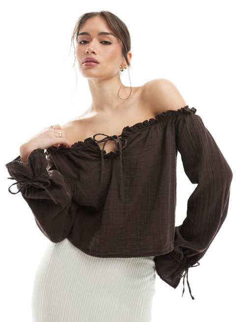 Bershka - Top effet froissé à encolure Bardot - Marron