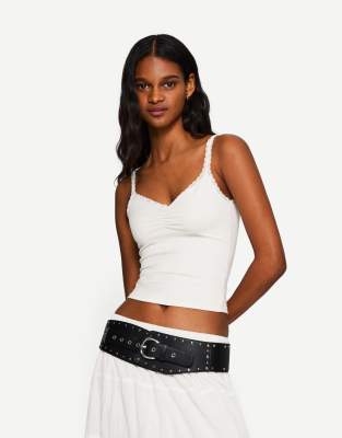 Bershka - Top en dentelle à bretelles - Blanc