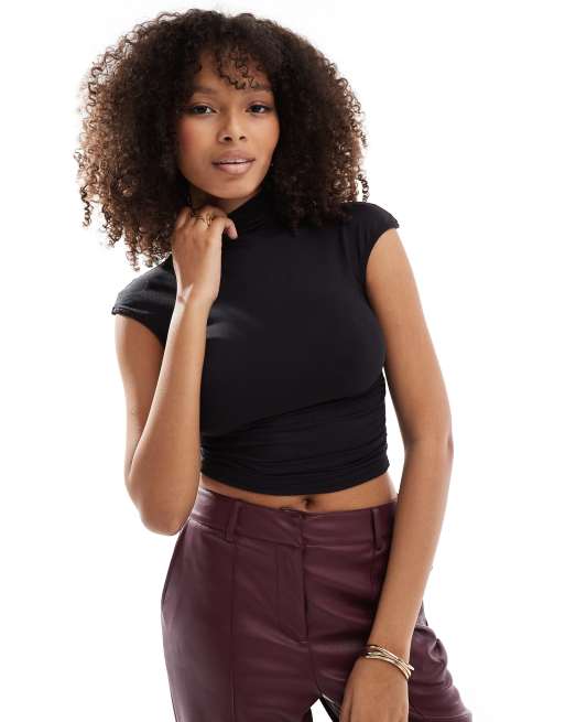 Bershka - Top en polyamide froncé sur le côté à col montant - Noir