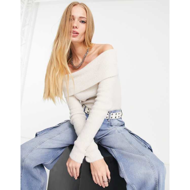 Bershka Top in maglia aderente color visone con spalle scoperte