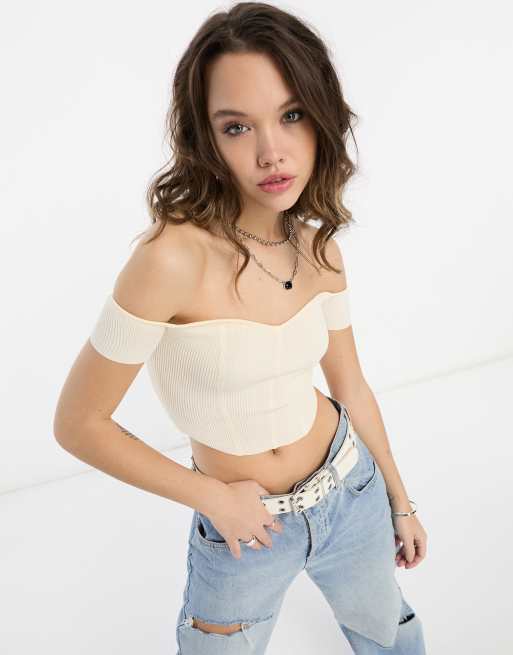 Bershka - Top in maglia color crema a coste con scollo a cuore alla Bardot