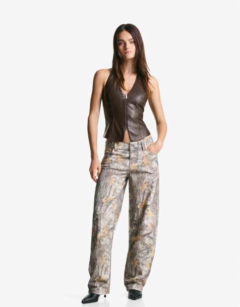 Bershka - Top in pelle sintetica allacciato al collo marrone con zip - view 1