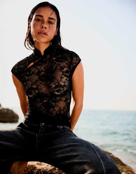 Bershka top in pizzo con chiusura a gancio nero - view 1