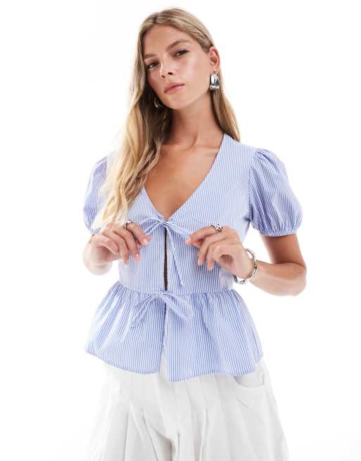 Bershka - Top in popeline blu a righe con peplo e laccetti