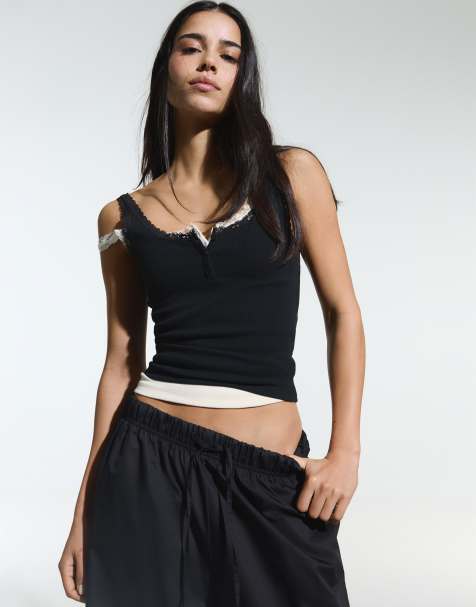 Bershka - Top met kant en henley bandjes in zwart - view 1