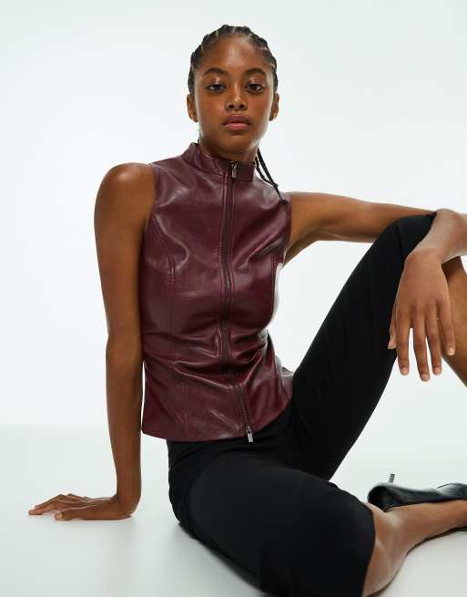 Bershka top sans manches à col montant effet cuir noir, 2 de 6