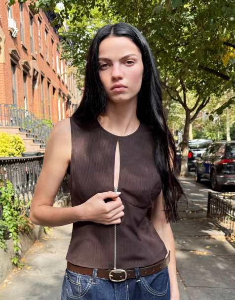 Bershka Top with zip in brown - view 1