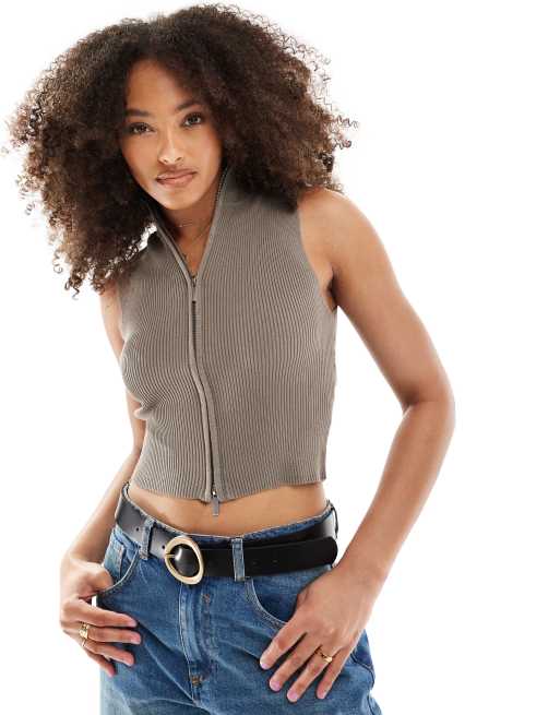 Bershka – Top z cienkiej dzianiny zapinany na zamek z zabudowanym dekoltem w kolorze khaki