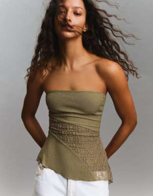 Bershka - Trägerloses, asymmetrisches Oberteil in Khaki mit Spitze-Grün