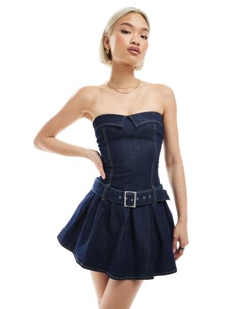 Bershka – Trägerloses Mini-Jeanskleid in dunkelblauer Waschung mit Gürtel - view 1