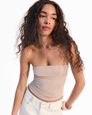 Bershka - Trägerloses Oberteil in Camel-Neutral