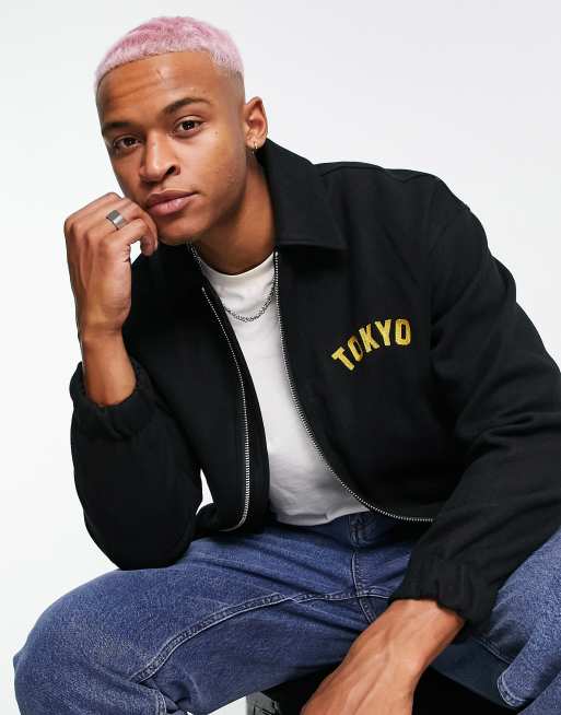 Bershka – Trainerjacke aus schwarzer Kunstwolle mit „Tokyo“-Stickerei, 2 von 4