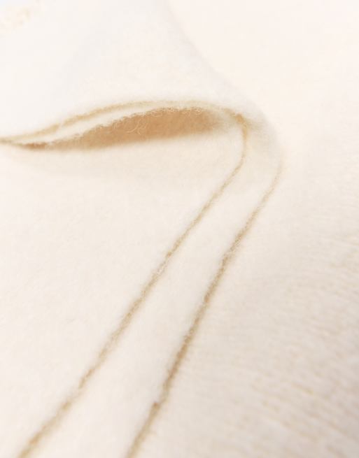 Bershka trekantig scarf med fransar i naturvit, 3 av 5