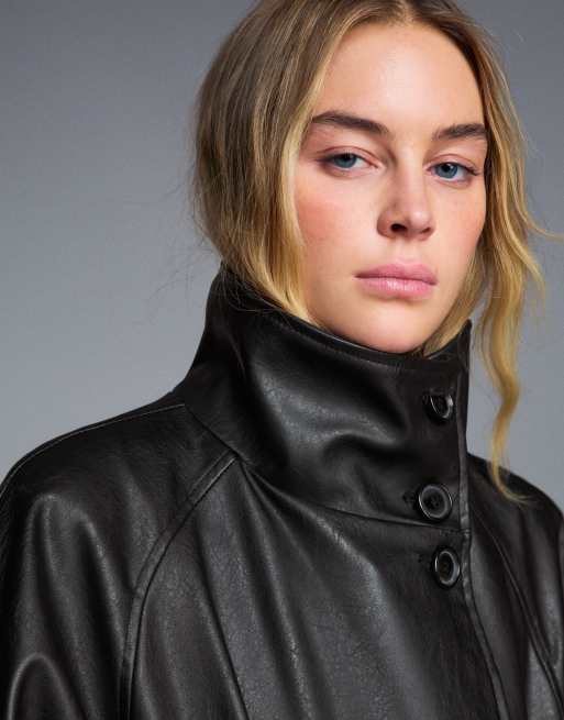 Bershka trench coat lungo effetto pelle con cintura nero, 2 di 5