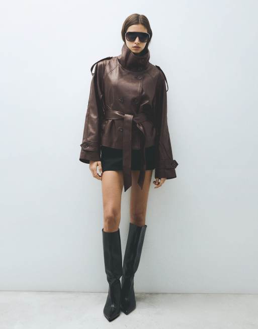 Bershka - Trench corto marrone effetto pelle, 2 di 5
