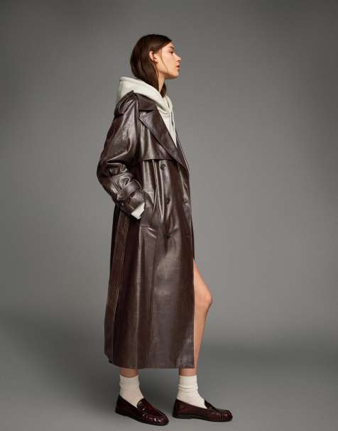 Bershka – Trenchcoat aus Kunstleder in Braun - view 1