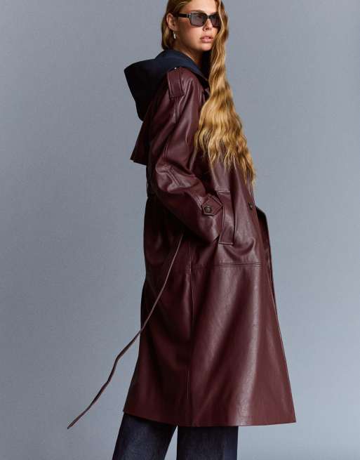 Bershka – Trenchcoat aus Kunstleder in Rot ASOS