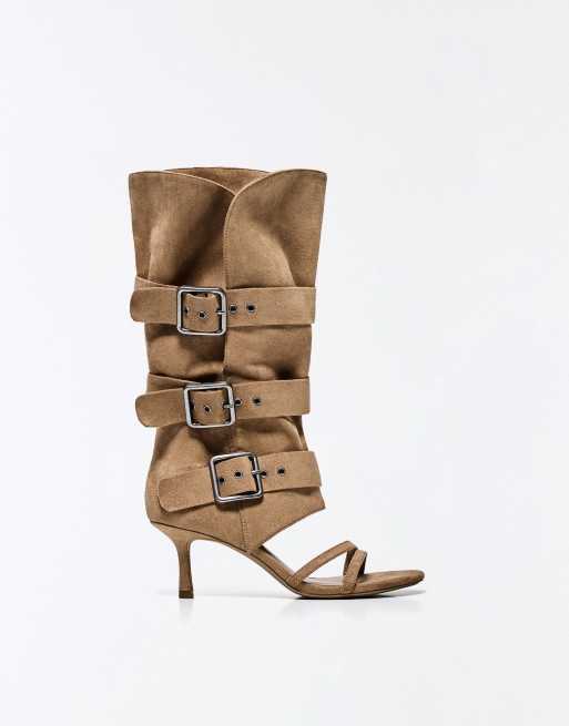 Bershka – Trousers – Sandaletten in Beige mit Absatz und Schnallen, 2 von 4