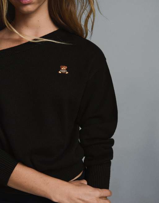 Bershka - Trui met boothals en geborduurd logo in zwart, 4 van 5