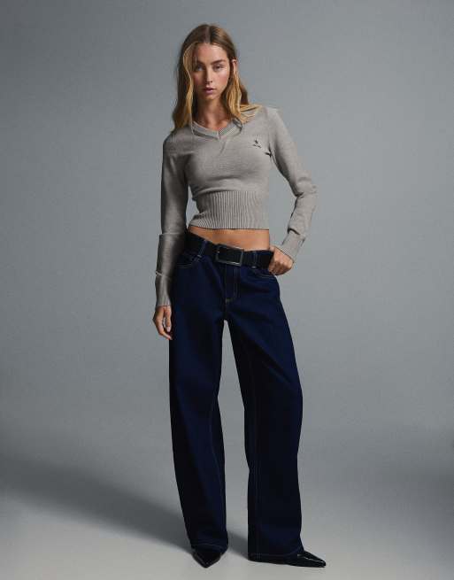 Bershka - Trui met V-hals en geborduurd logo in grijs, 4 van 5