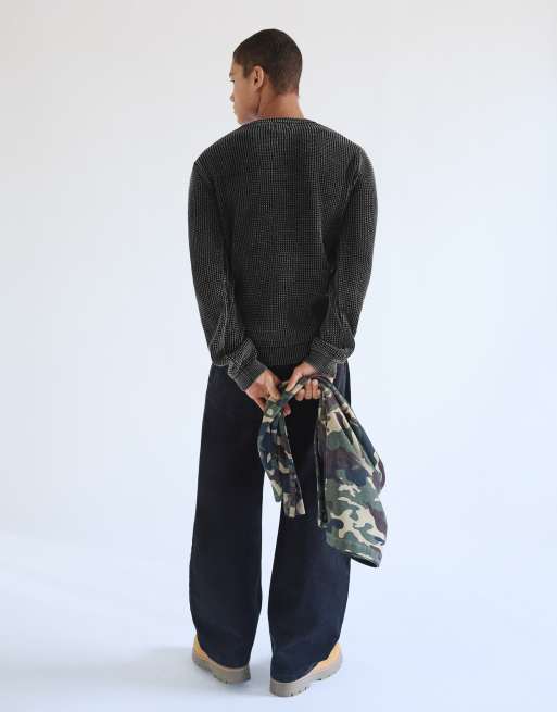 Bershka trui met washed-effect en henleyhals in zwart, 3 van 6