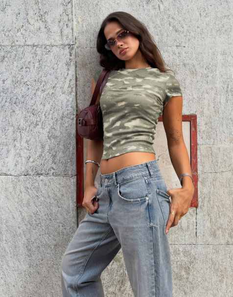 Bershka tætsiddende kortærmet camouflage T-shirt i khaki - view 1