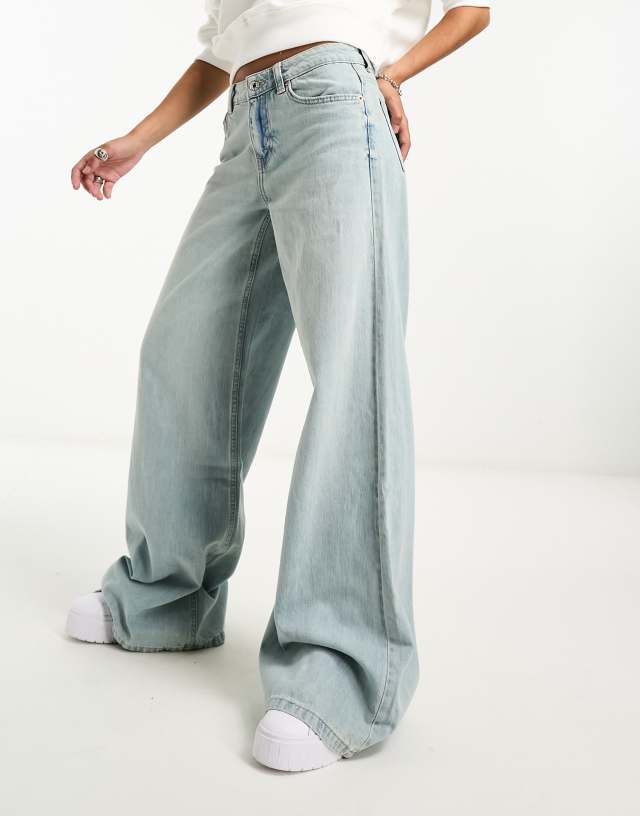 Bershka - ultra wide leg jeans in bleached wash blue