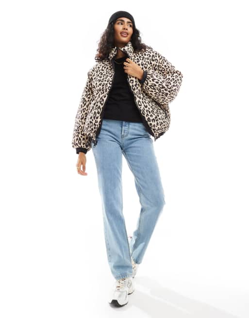 Bershka - Vendbar og polstret jakke i sort/leopardprint