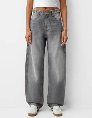 Bershka - Verstellbare Balloon-Fit-Carpenterjeans in Hellgrau