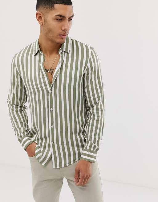 Vertically deals striped shirt