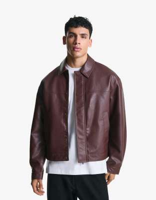 Bershka - Veste ajustée coupe carrée en similicuir - Bordeaux-Rouge
