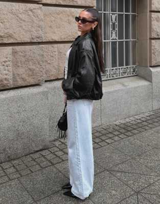 Bershka - Veste bouffante en imitation cuir effet - Noir