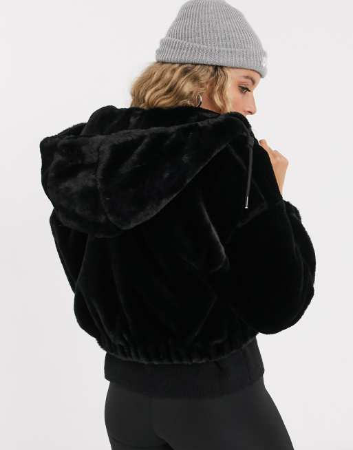 Bershka Veste courte en fausse fourrure Noir ASOS