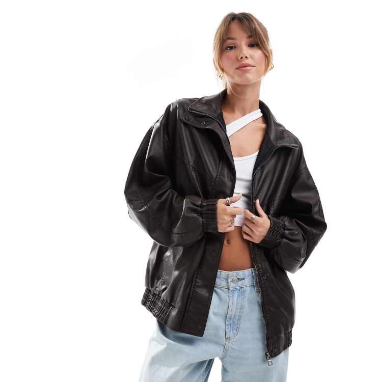 Bershka Veste dad oversize en similicuir à col cheminée Marron