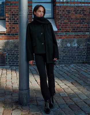 Bershka - Veste douce avec écharpe - Noir