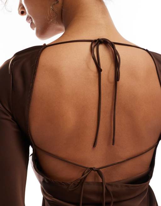 Bershka - Vestito corto in raso color cioccolato allacciato sulla schiena, 4 di 4