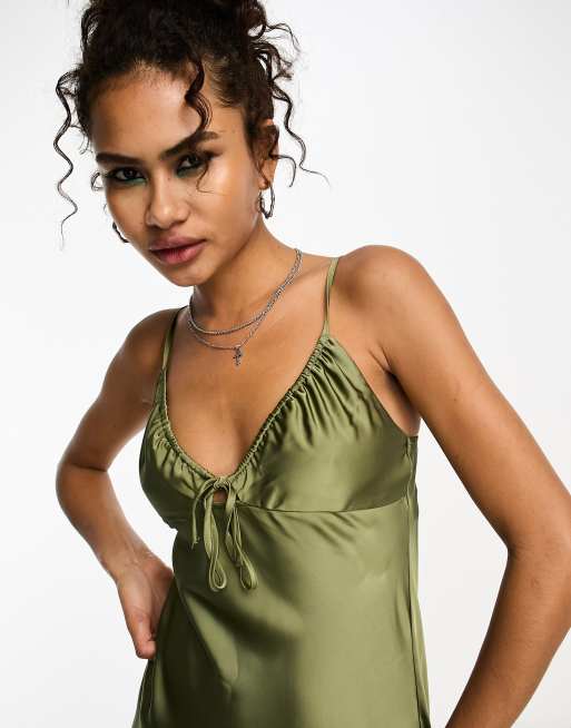 Bershka - Vestito corto in raso kaki allacciato sul davanti, 3 di 4