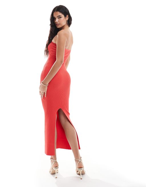 Bershka Vestito lungo in maglia a coste rosso con cut out sul davanti