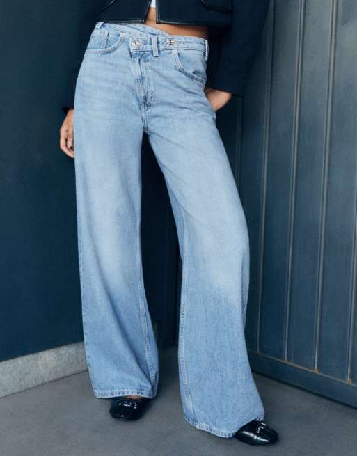 Bershka vida jeans med korsad midja i mellanblått, 2 av 6