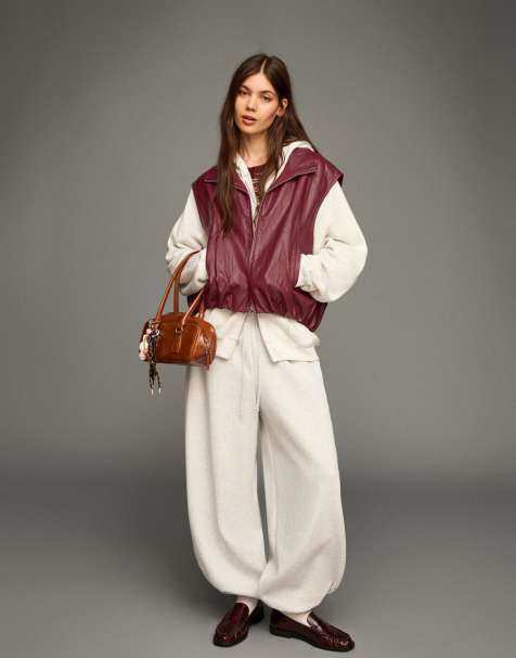 Bershka – Vinröd väst i läderimitation - view 1