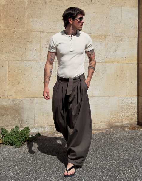 Bershka – Vit, strukturerad t-shirt i henleystil - view 1