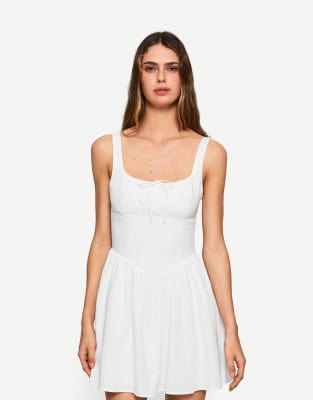 Bershka – Vit, utsvängd miniklänning i linnemix - view 1