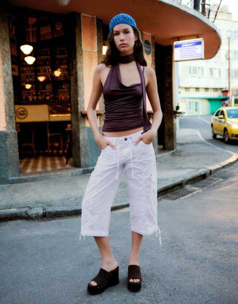 Bershka – Vita capribyxor med fickor - view 1