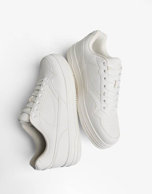 Bershka – Vita, enkla sneakers i streetstil, 2 av 4