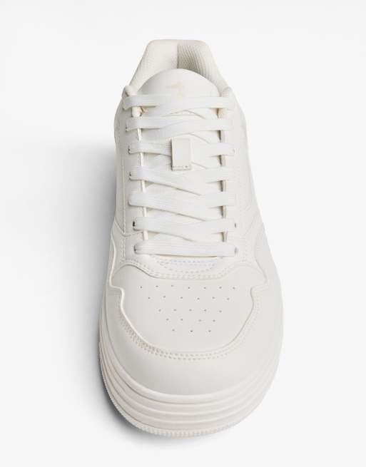 Bershka – Vita, enkla sneakers i streetstil, 3 av 4