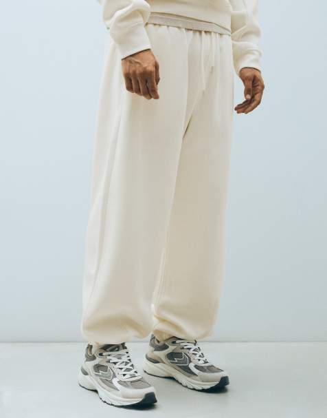 Bershka volume joggingbroek in wit - view 1