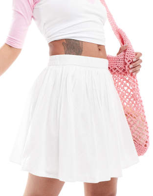 Bershka - Volumineuze poplin mini rok in wit | ASOS