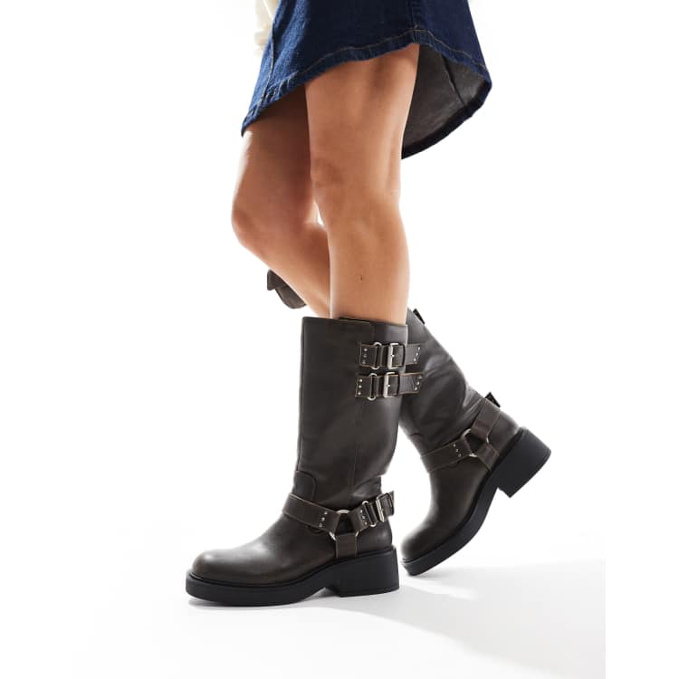 Bershka Braune Stiefel Mit Schnallen Bershka – Wadenhohe Stiefel